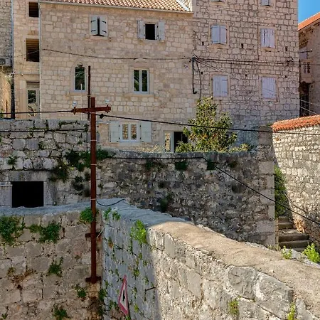 Tudor 1 Hvar Town