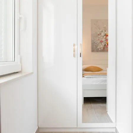 Apartment Tudor 1 *