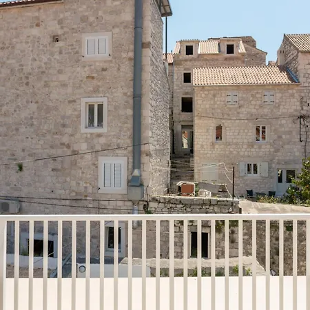 Tudor 1 Apartment Hvar Town