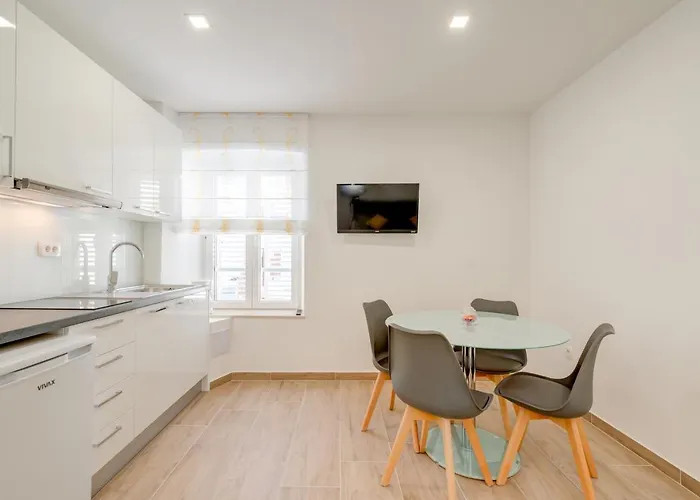 Tudor 1 Appartamento *